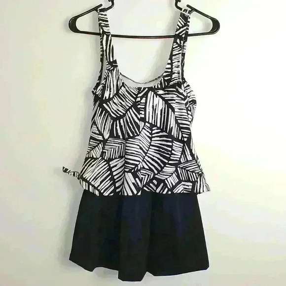 no brand Other - Swim wear skirt white black size 6